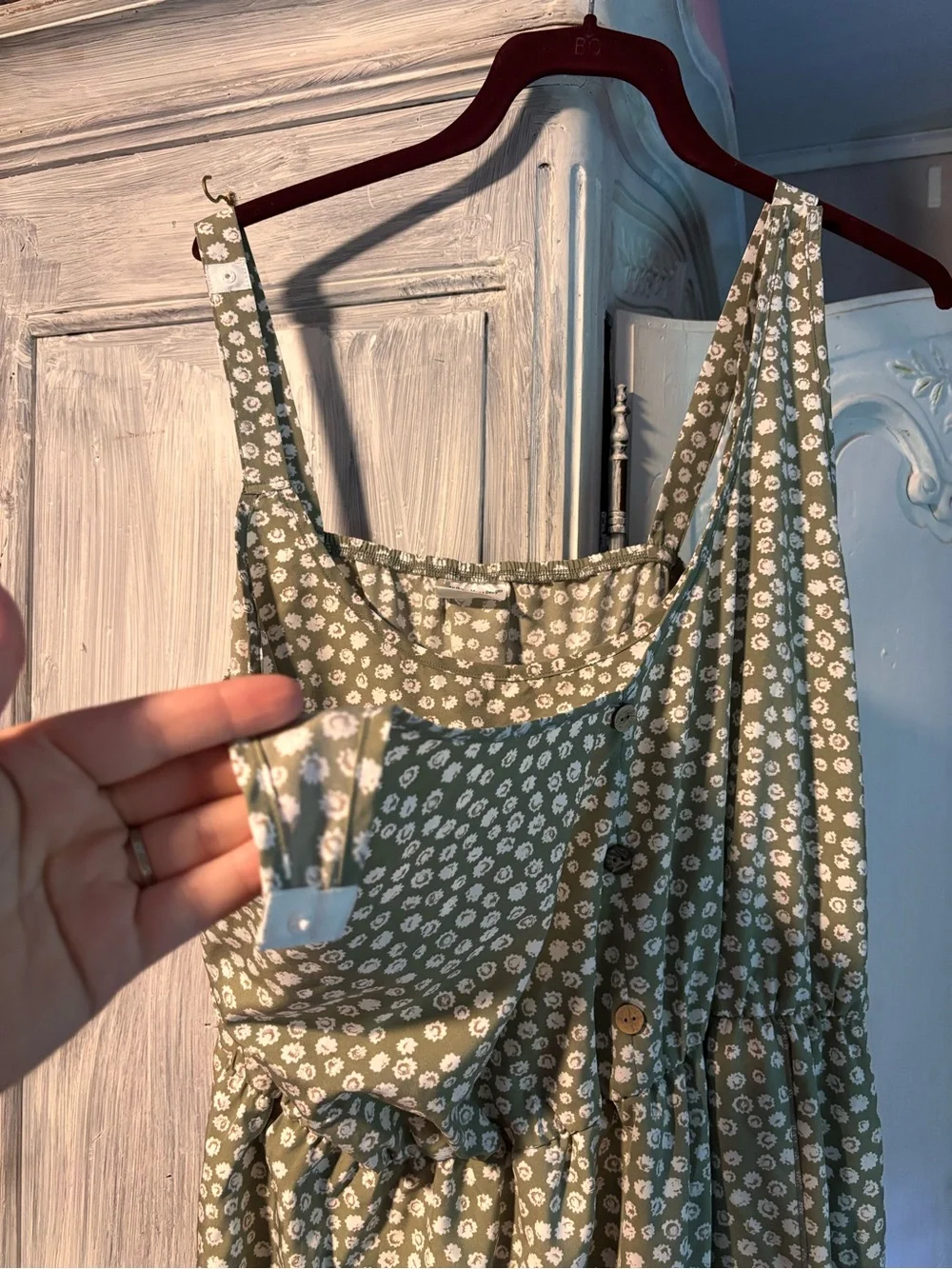 Women’s breastfeeding Maxi Dress in Olive Green Daisy Print - Picture 4 of 6
